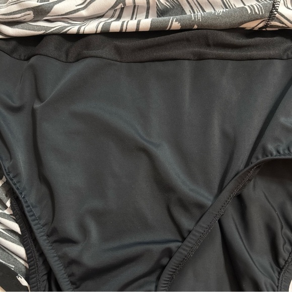 Bal Harbour Swimdress Black/White Tummy Control Bow Front Hip Minimizer Women 16 - Picture 7 of 12